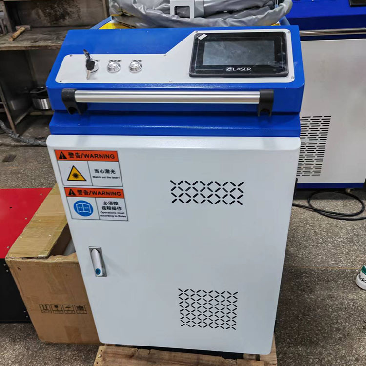 1000w 2000w Fiber Laser Removal ເຄື່ອງເຮັດຄວາມສະອາດສໍາລັບການຂັດສີຂີ້ຝຸ່ນນ້ໍາມັນສີຂີ້ຝຸ່ນ