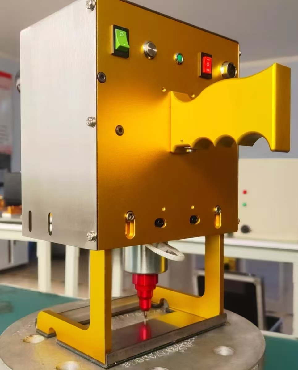 ເຄື່ອງແກະສະຫລັກໄຟຟ້າດ້ວຍມື, ເຄື່ອງແກະສະຫລັກໂລຫະໃສ່ທໍ່ເຫລໍກ